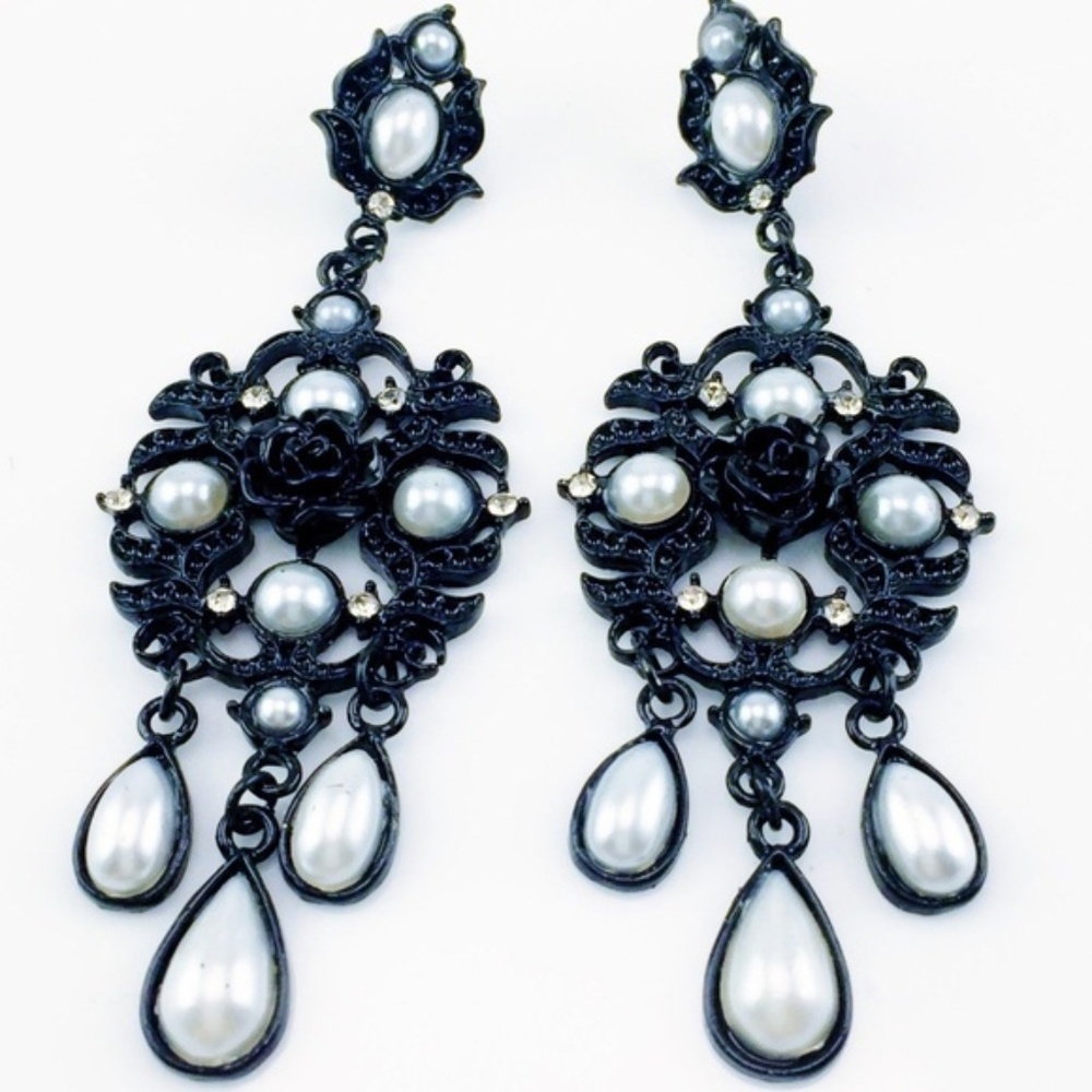 SPANISH EARRINGS BLACK PEARL PIERCED DRAMATIC